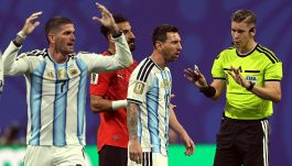 Argentina-Egitto, moviola: il Var salva Messi, rigore sbagliato, gol annullato, rimonta batticuore, africani furiosi