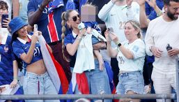 Victoria Triay super mamma e compagna di Lucas Hernandez non si trattiene in tribuna dopo il trionfo di Francia-Marocco