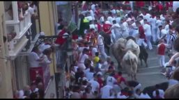 A Pamplona il primo "encierro", l'annuale folle corsa dei tori