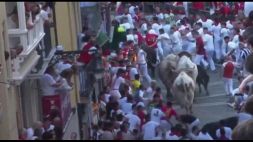 A Pamplona il primo "encierro", l'annuale folle corsa dei tori