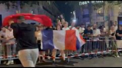 Mondiali, Francia in semifinale: la festa a Parigi con canti e balli