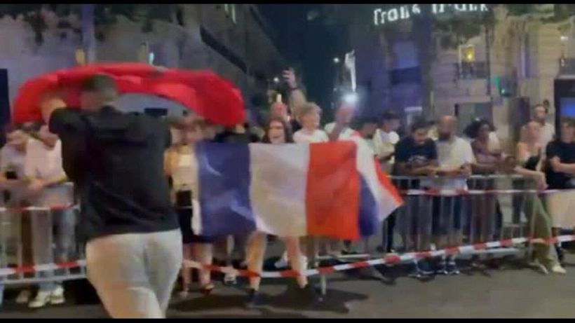Mondiali, Francia in semifinale: la festa a Parigi con canti e balli