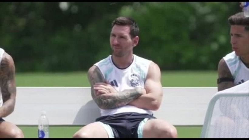 L'Argentina si prepara per la finale, Messi rilassato a bordo campo