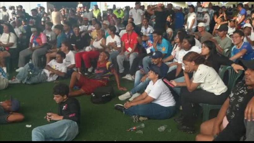 Venezuela, a La Guaira si guarda la finale dei Mondiali in un rifugio
