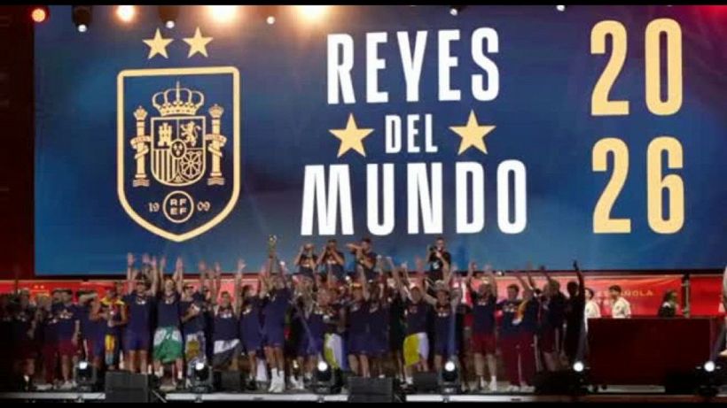 Madrid accoglie i campioni del mondo, dai reali poi il bagno di folla