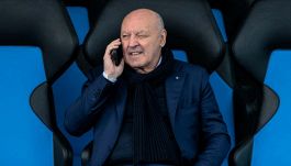 Inter, il post Dumfries è un rebus: le difficoltà per arrivare a Spence. Il diktat di Oaktree a Marotta sulla strategia