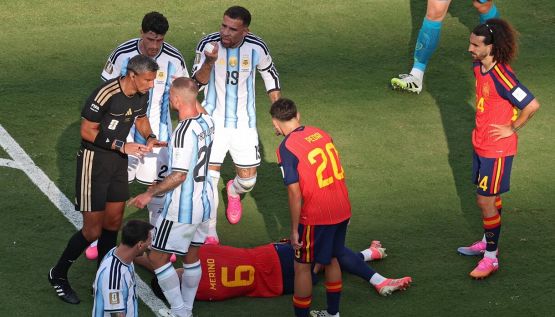 Spagna-Argentina, il mondo fischia l’Albiceleste: “Criminali violenti e spregevoli”