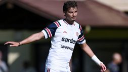 Cagliari-Sebastiano Esposito, è guerra aperta: "Tentativo di estorsione" e "certificato medico imbarazzante"