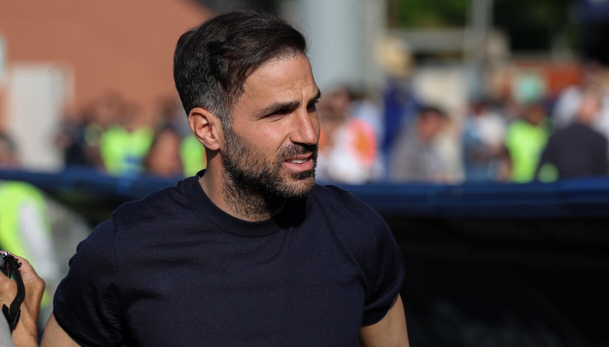 https://wips.plug.it/cips/sport.virgilio.it/cms/2026/08/arsenal-como-1-1-cesc-fabregas.jpeg