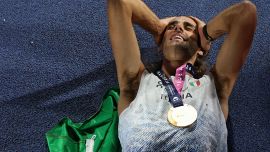 Tamberi odi et amo, lo show dell'azzurro dopo l'oro spacca il popolo del web: campione o sbruffone?