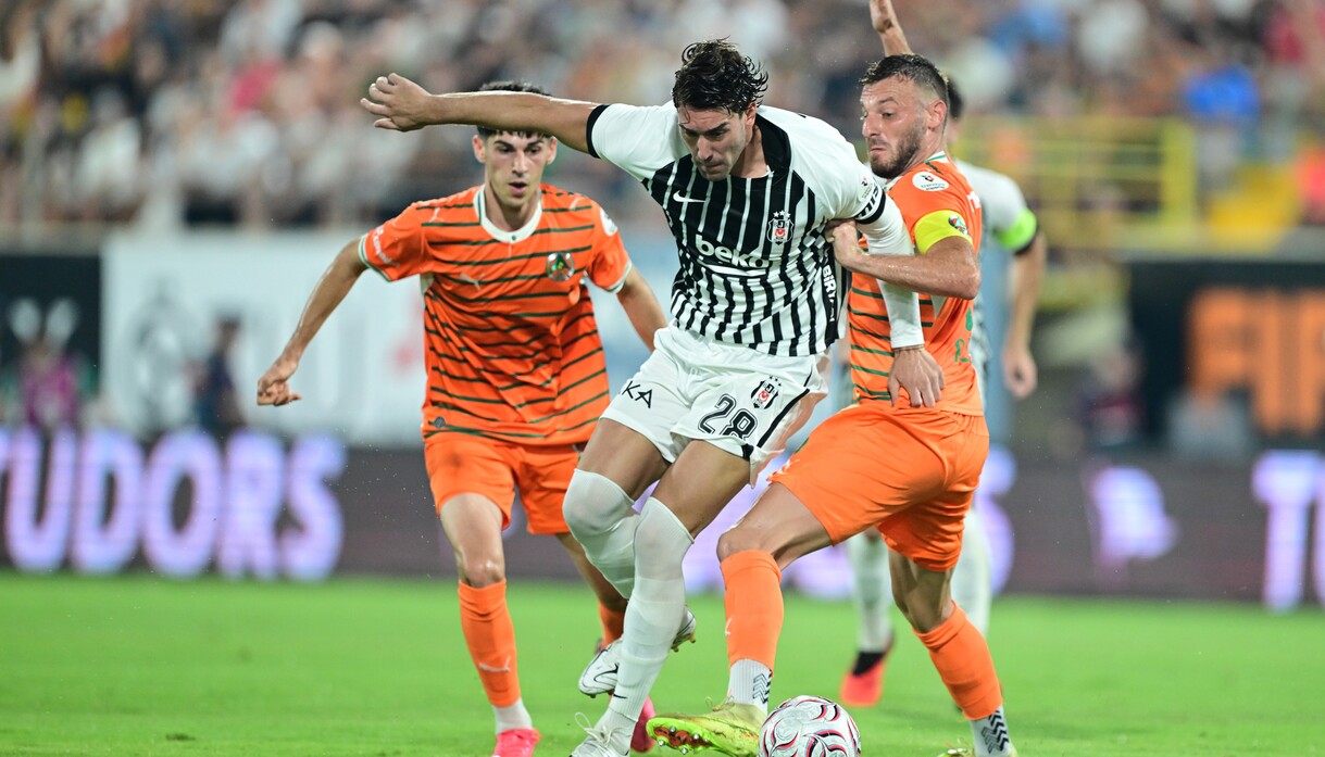 https://wips.plug.it/cips/sport.virgilio.it/cms/2026/08/besiktas-esordio-dusan-vlahovic.jpeg