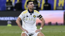 Ronaldo umiliato: si arrabbia con i compagni, viene sostituito dopo 45' e l'Al Nassr da 0-2 rimonta e vince in 10 uomini