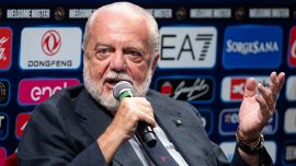 Napoli fischia Malagò, De Laurentiis lo difende: 'Sbagliate'. La polemica coi tifosi alla festa per i 100 anni