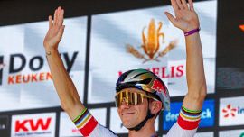 Evenepoel fora, rimonta e vince su Carapaz una splendida Classica di San Sebastian. Pogacar, il sì alla Vuelta è più vicino