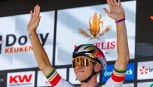 Evenepoel fora, rimonta e vince su Carapaz una splendida Classica di San Sebastian. Pogacar, il sì alla Vuelta è più vicino