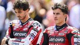 Marquez e Bagnaia infortunati, la rivelazione di Marc: "Non sento il braccio destro" e Pecco confessa: "Ho male"