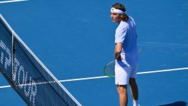 Tsitsipas cede a Fonseca e si scaglia contro Montreal, che polemica con l’arbitro: “Che stiamo facendo?”