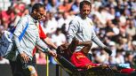 Roma, Bah che sfortuna: dopo 27' col Cardiff esce in barella in lacrime, Dybala rigore da schiaffi, i giallorossi prendono 3 gol in 45'