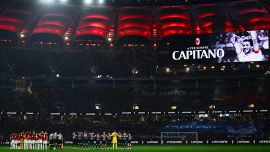 Milan-Inter, da brividi l'omaggio a Baresi prima della gara: la maglia del capitano a centrocampo