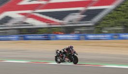 MotoGP Silverstone, Prove Libere 2 e Qualifiche: pole e record, Martin beffa tutti. Prima fila Aprilia