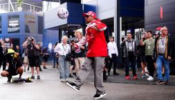 Hamilton palleggia, Leclerc va in bici: vigilia carica per la Ferrari a Zandvoort. Lewis: "In forma come non mai"