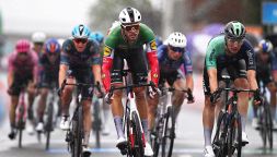 Jonathan Milan sempre più on fire: debutta al Renewi Tour battendo Kooij, Merlier e Philipsen! Pogacar, rinnovo record con UAE