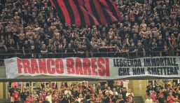 Milan, commozione per l'omaggio a Baresi: la maglia n.6 a centrocampo, le lacrime di Massaro