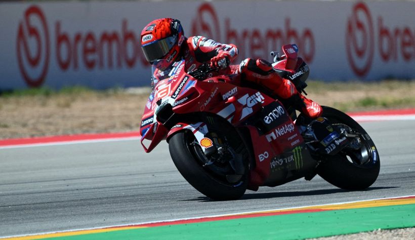MotoGP Aragona: Marquez trionfa ancora ad Aragon e si rilancia per il titolo, podio per Bezzecchi. Disastro Bagnaia