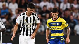 Juventus, per Alajbegovic esordio col brivido: arbitro e Var lo graziano per un contatto su Mandela, nuovo caso per Orsato  