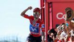 Vuelta, Mas si traveste da Pogacar: successo imperiale ad Alto de Aitana. Pidcock trionfo Mondiale, delusione Van der Poel
