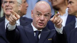 FIFA, la partita di potere di Infantino: il Marocco dietro la sfida a Ceferin. Scontro sul Mondiale a 64 squadre, l’ira di Figo