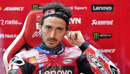 Bagnaia, infortunio superato e rientro a Silverstone. La verità di Tardozzi sull’addio a Ducati: Stoner difende Pecco