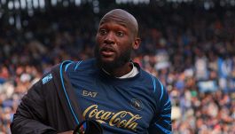 Napoli, Lukaku è la “bandiera” con la valigia: l’addio dà una mano ad Allegri ma in casa azzurra scoppia l’allarme