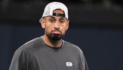 Kyrgios rischia una stangata dall’ITIA, carriera finita? La vendetta di Halep, l’attacco impietoso di Roddick e il silenzio di Sinner