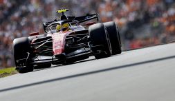 F1 Olanda, Hamilton team radio di fuoco contro Leclerc e la Ferrari: "Bel modo di perdere tempo"