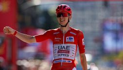 Vuelta, Pogacar fa l'alieno e chiude i conti dopo sole 4 tappe: fuga di 50 km verso Andorra e solito monologo