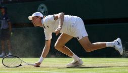 “Sinner si è infortunato a Wimbledon”, la rivelazione di Rusedski. Federer si schiera con Alcaraz e Jodar