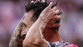 Messi, gira tutto storto: rigore sbagliato, gol annullato, giallo, lite con l'arbitro e pesante sconfitta