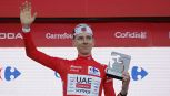 Vuelta, è subito Pogacar show: vince la crono di Montecarlo per 9 centesimi e conquista la prima maglia rossa