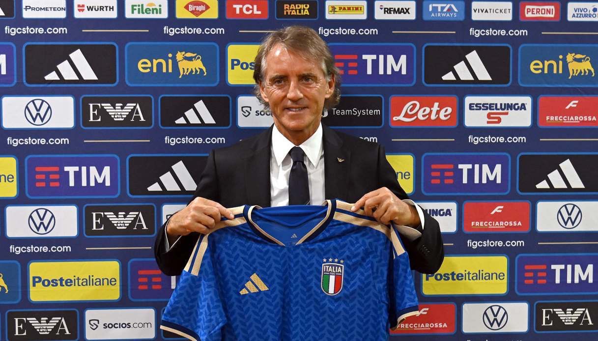 https://wips.plug.it/cips/sport.virgilio.it/cms/2026/08/roberto-mancini-italia-1.jpg