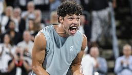 Shelton trionfa a Montreal e avvisa Sinner per lo US Open, Swiatek piega Rybakina e salva la n° 1 di Sabalenka