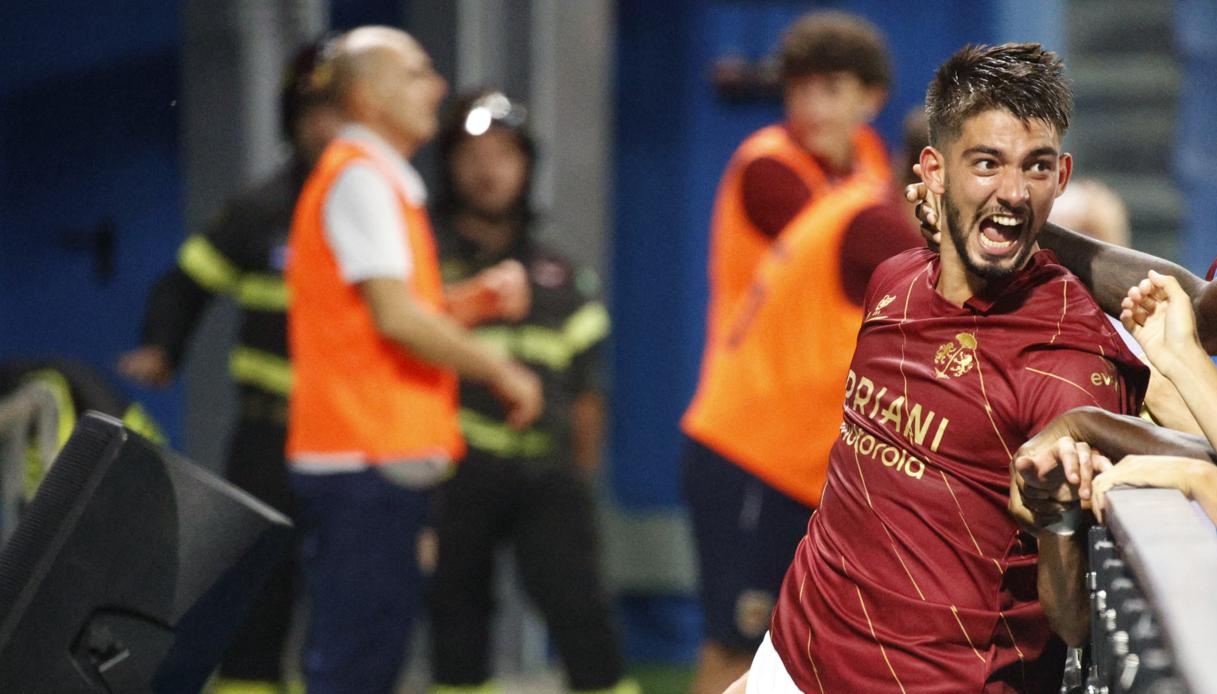 Spini del Ravenna esulta dopo il gol alla Reggiana (LPS)