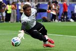 Juventus, Suzuki in prestito dal Psg, ma il vero obiettivo in porta è un altro: e Douglas Luiz si prende il posto