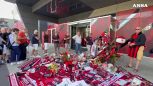 Franco Baresi, l'omaggio dei tifosi davanti a Casa Milan