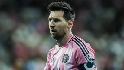 Messi, primo gol dopo la morte del papà: la dedica e la rissa nel finale