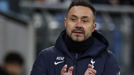 De Zerbi: 'Ho salvato il Tottenham con una cena a base di alcol che è una buona medicina, le regole non mi piacciono'