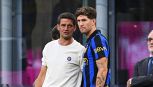 Inter, infermeria e calendario sorridono a Chivu ma quanti guai per Stones: recupero lontano e multa salatissima