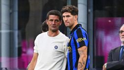 Inter, infermeria e calendario sorridono a Chivu ma quanti guai per Stones: recupero lontano e multa salatissima