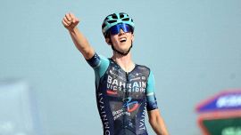 Vuelta, la Slovenia continua a sfornare talenti: Omrzel vince la prima tappa a 20 anni e fa meglio del suo idolo Pogacar.
