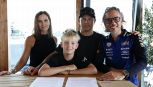 F1, Raikkonen jr. firma con Red Bull: Robin pronto a seguire le orme di Verstappen e Vettel, tutta la felicità di Kimi